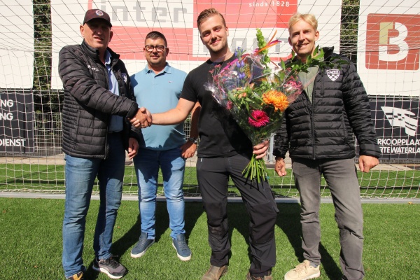 Verkoopplaats Zwartewaterland nieuwe sponsor bij S.V. DESZ